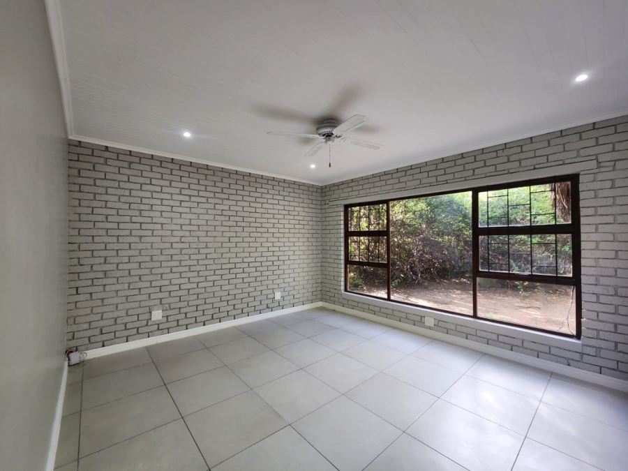 5 Bedroom Property for Sale in Loerie Park Western Cape